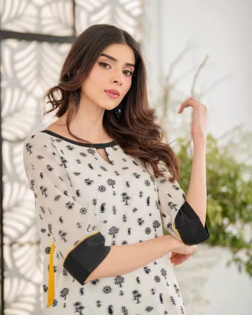 Zainab Shabbir by Jumbo_Mills