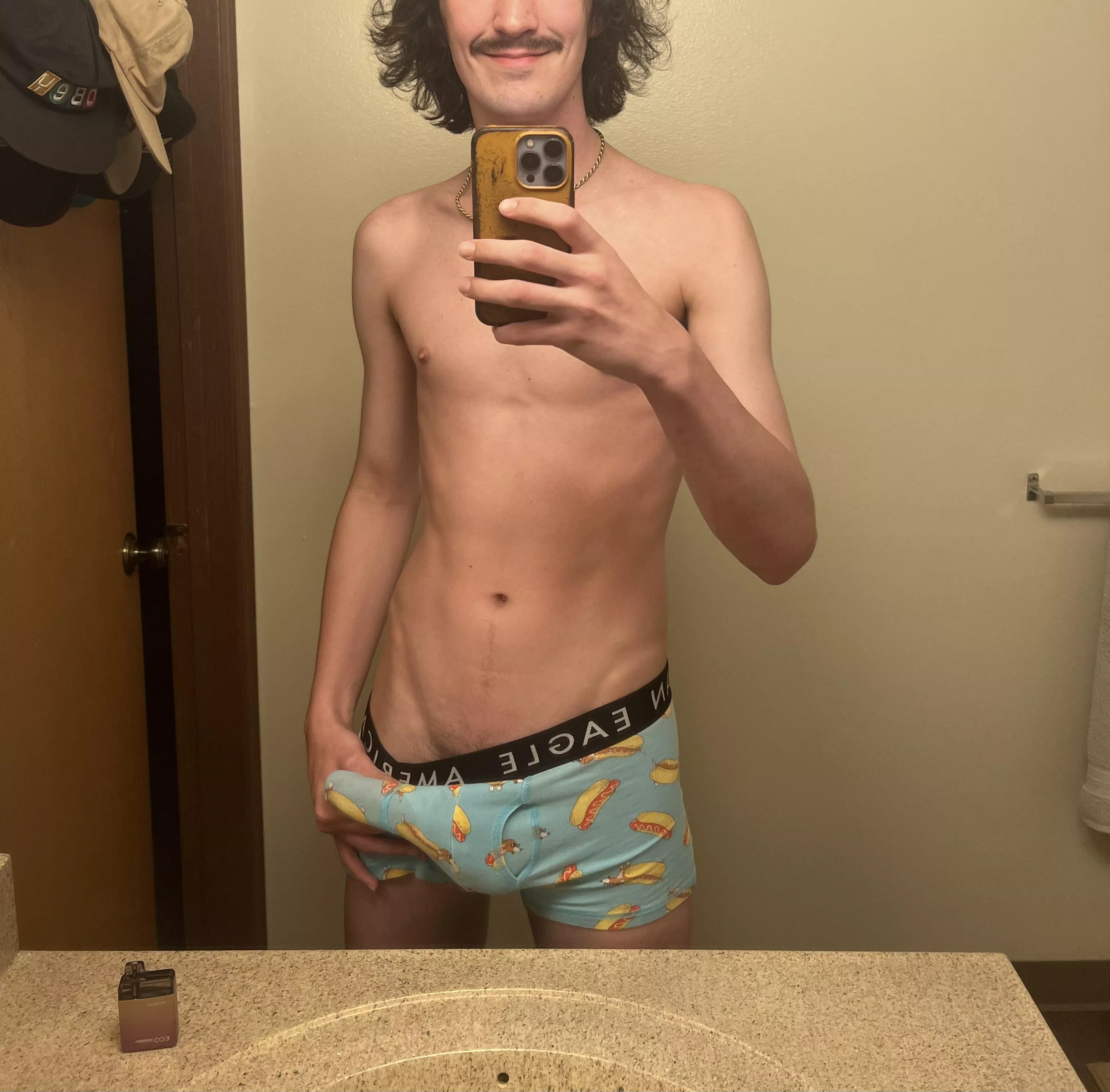 (23) Dm me 😘 posted by Motor-Werewolf-4457