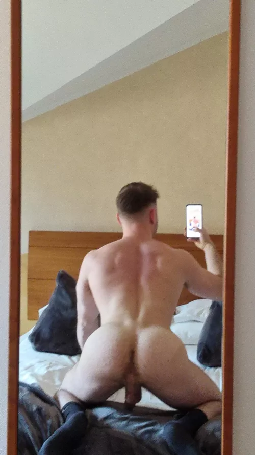 25 german muscled hairy bttm looking for muscled and older daddies ONLY add simon_reat20 by simon_reat20