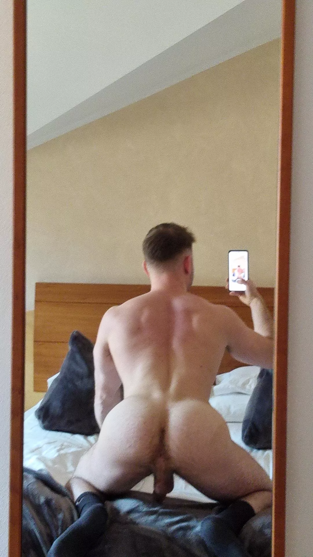 25 german muscled hairy bttm looking for muscled and older daddies ONLY add simon_reat20 posted by simon_reat20