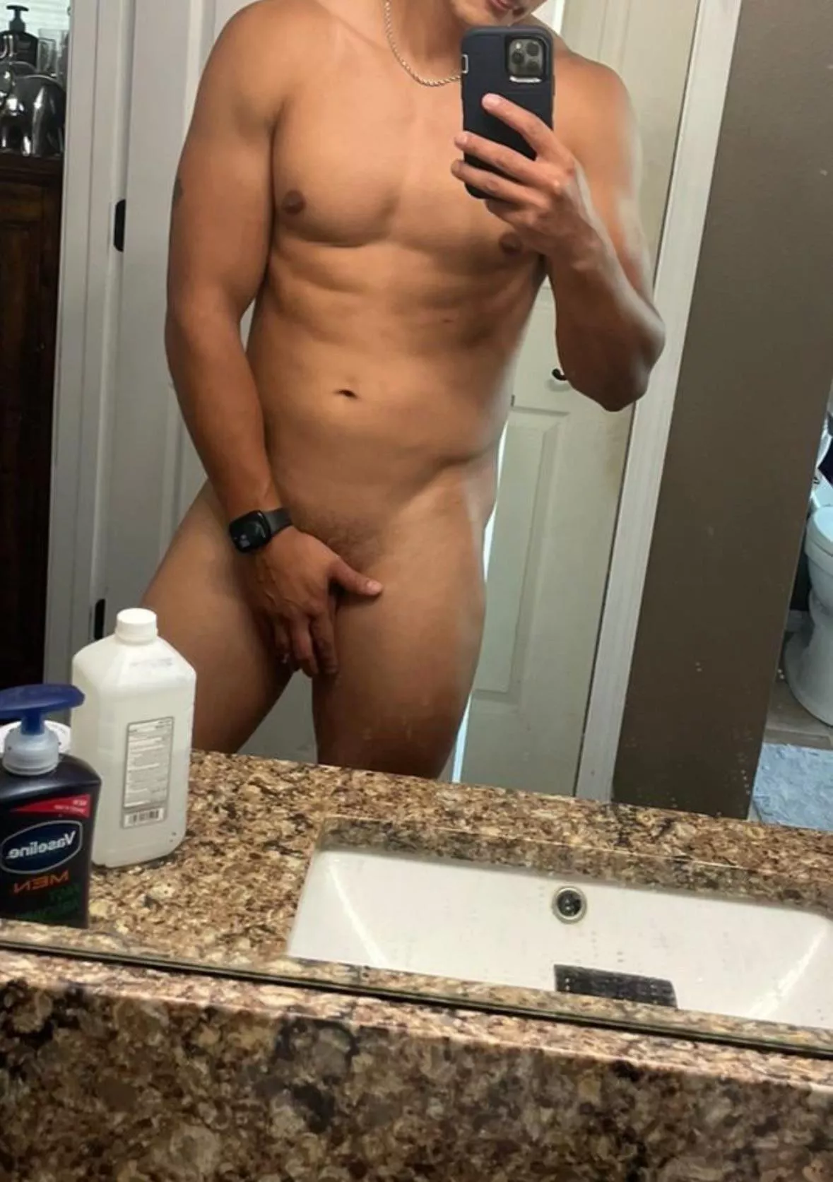 27 (m) what do you think? posted by Livid-Run382