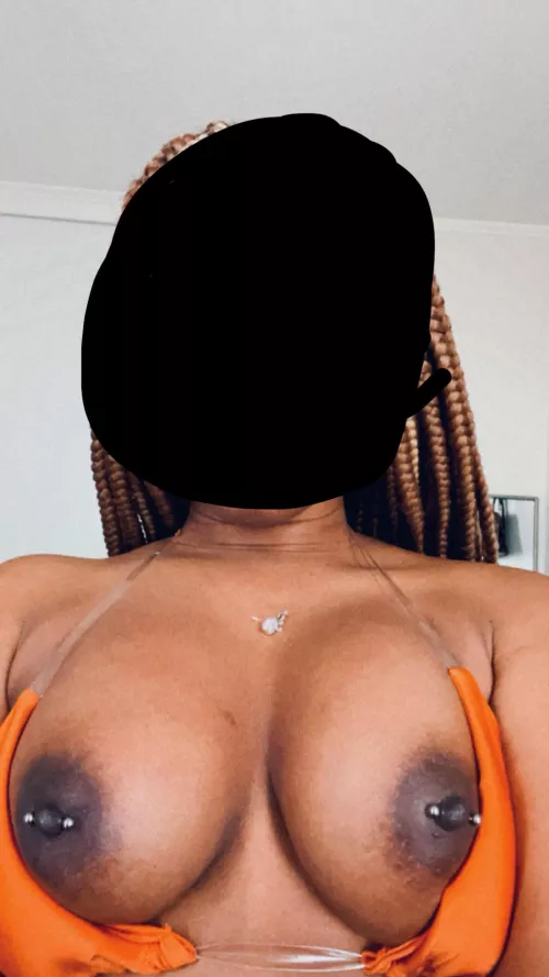 Anyone want some fun with a busty chocolate hoe? 😂😜 by MissRoxy00