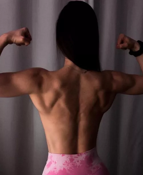 back pic by linasphysique_