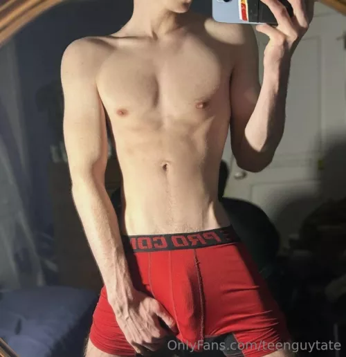 Can you see the vein? 👅❤️ by tatebwc