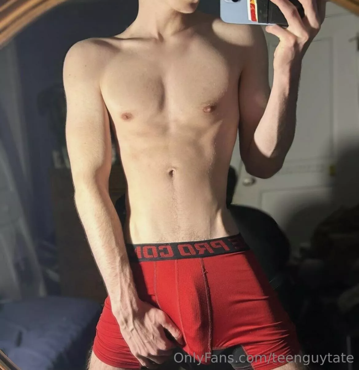 Can you see the vein? 👅❤️ posted by tatebwc