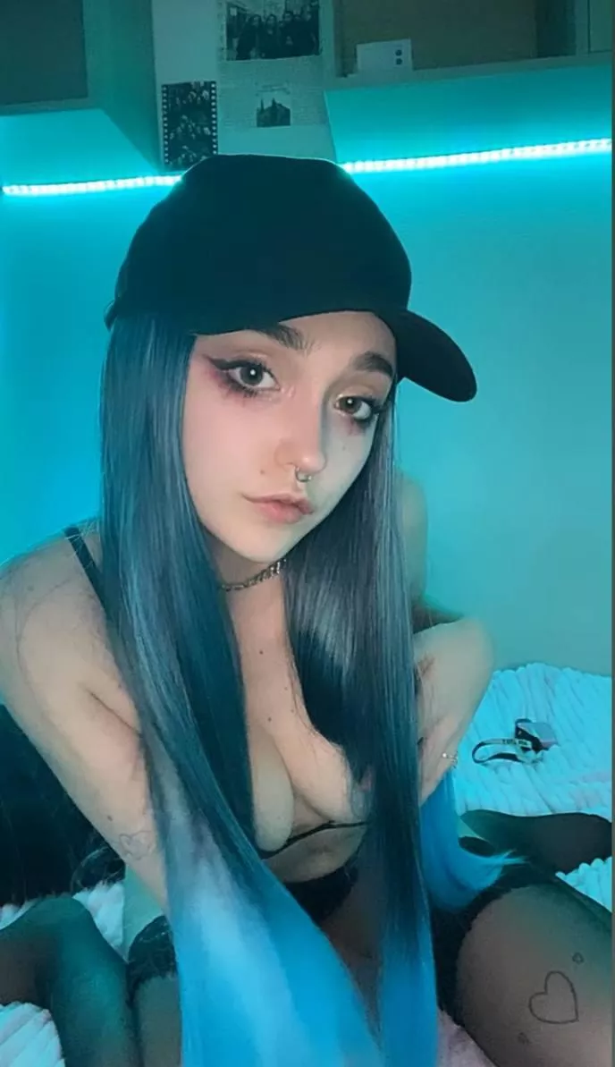 Do I belong in the hot club? posted by EBAHLITA