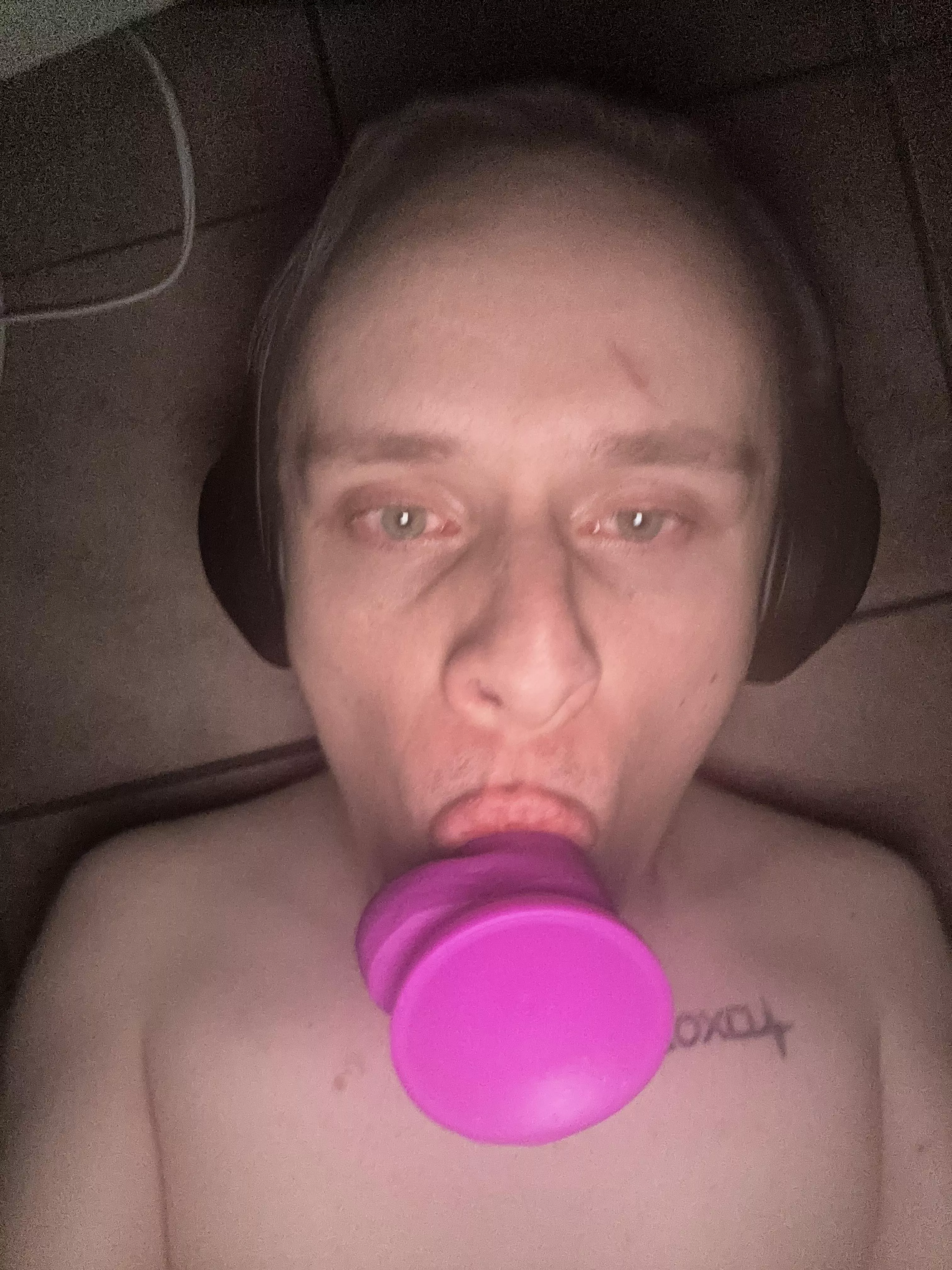 Do I look like a good slut? posted by biboyy93