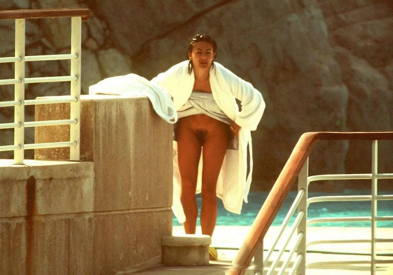 Elizabeth Hurley posted by Liam_Swf