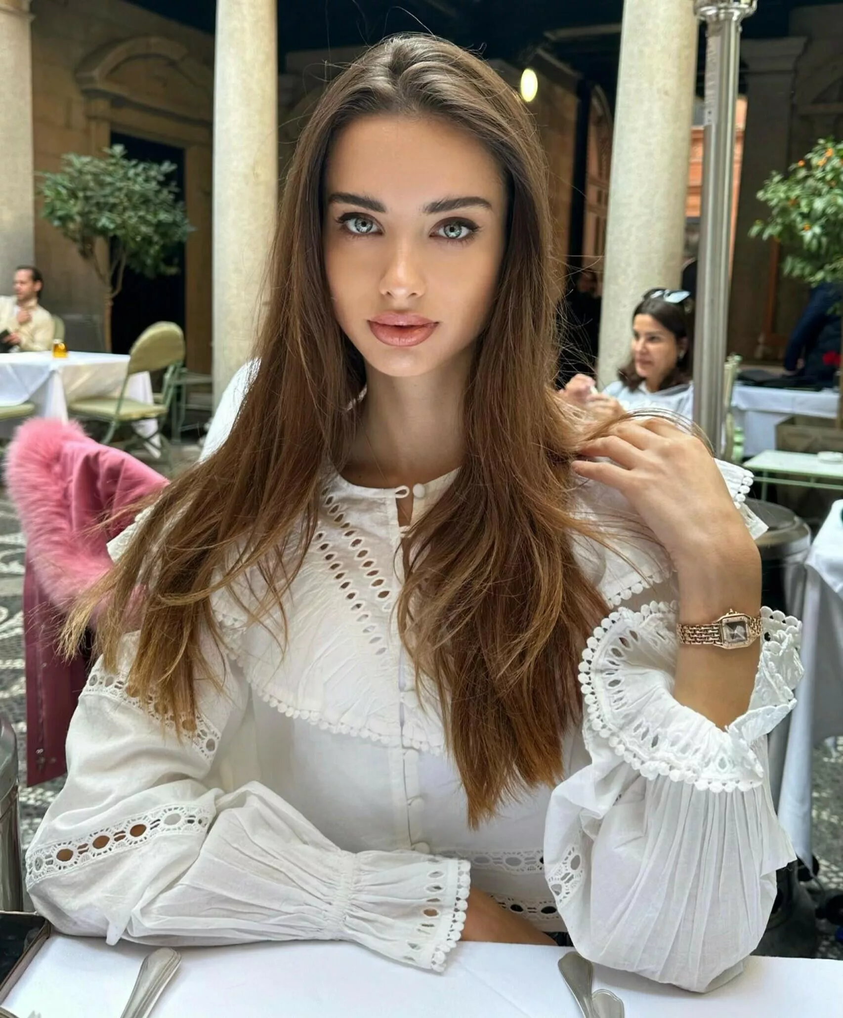 Elizabeth Kovalenko posted by qwer5r