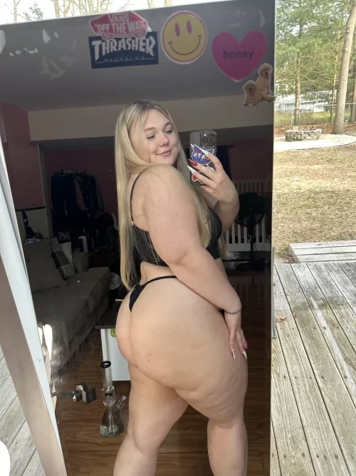 Fat in the right places by lxves_