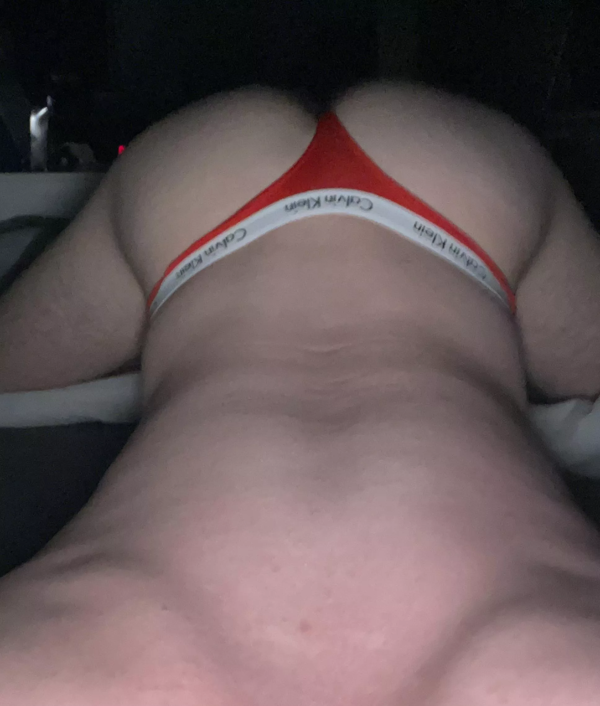 Feeling bubbly in my panties posted by emilysjuicyxxx