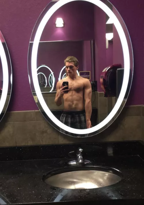 Flexing for you 😘 by PlayboiKetchup