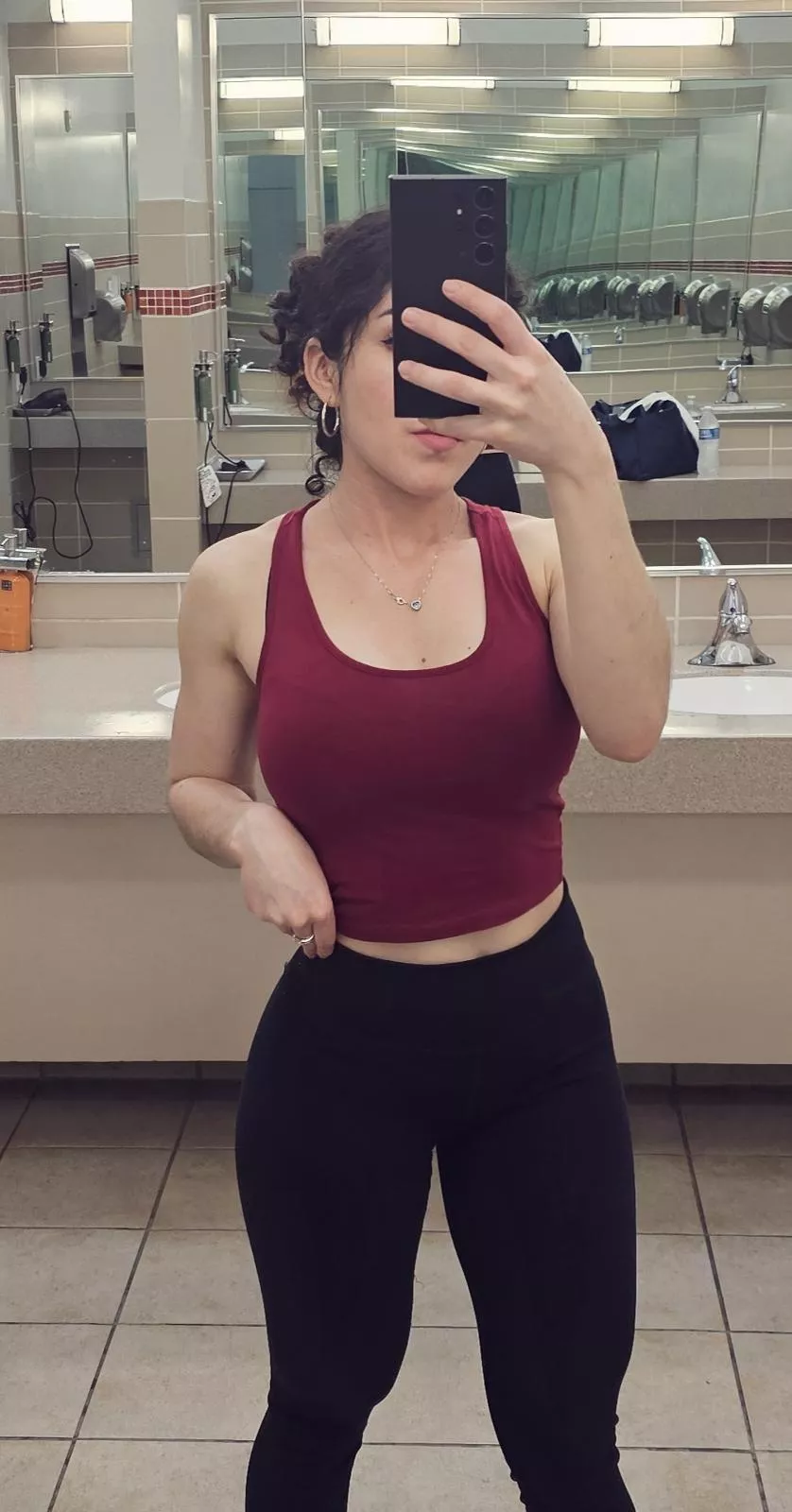 (F)Would you stare at me in the gym? posted by sxylatina4