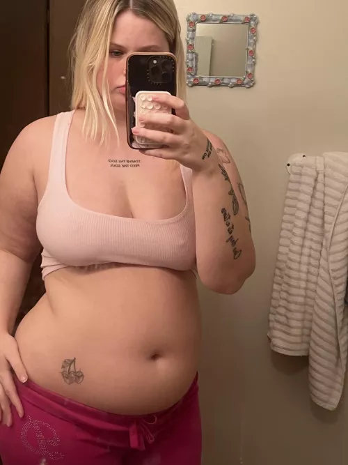 Growing out of my clothes by wispy_girlwa