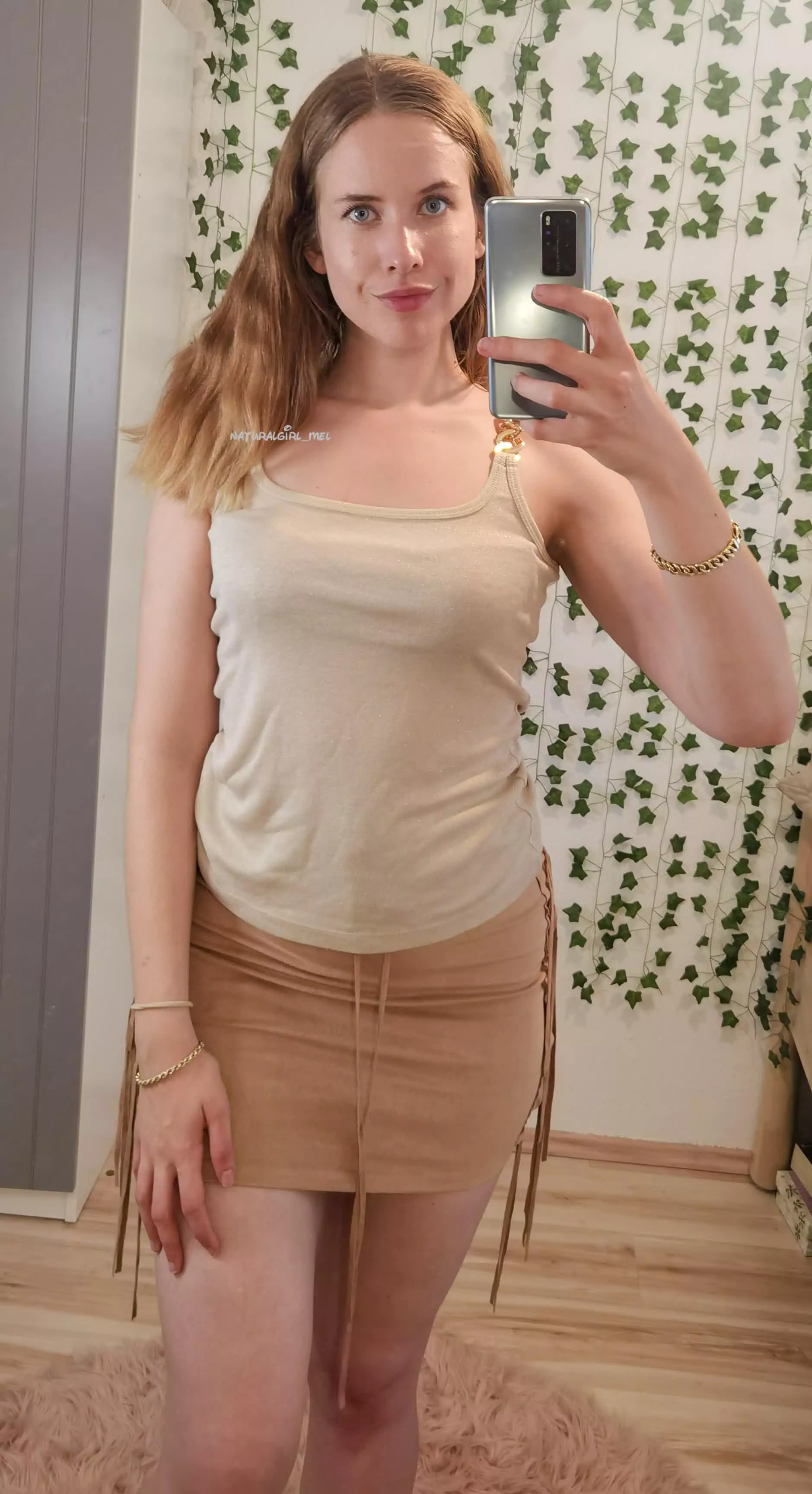 Hot teacher vibes [F] posted by naturalgirl_mel