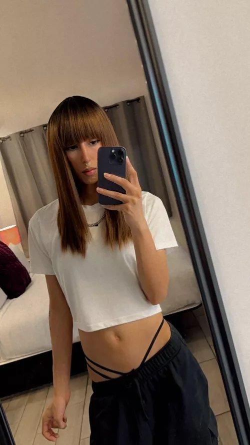 I am loving my picture here coz I look like a lady. by PoisedUnification