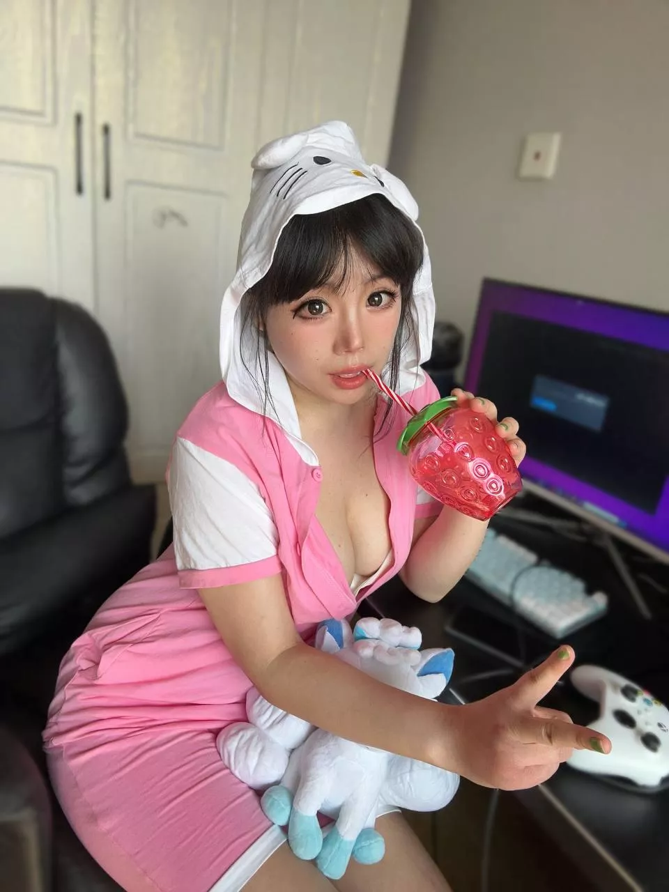 I hope you've got your flirting game on, 'cause I'm bringing the heat! posted by live_chick