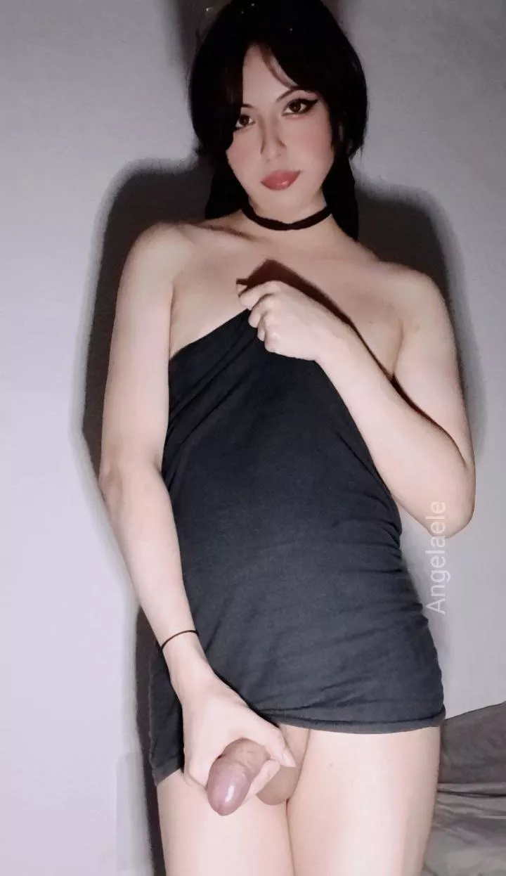 I'm so horny rn!🖤🫣 posted by AngelaEle