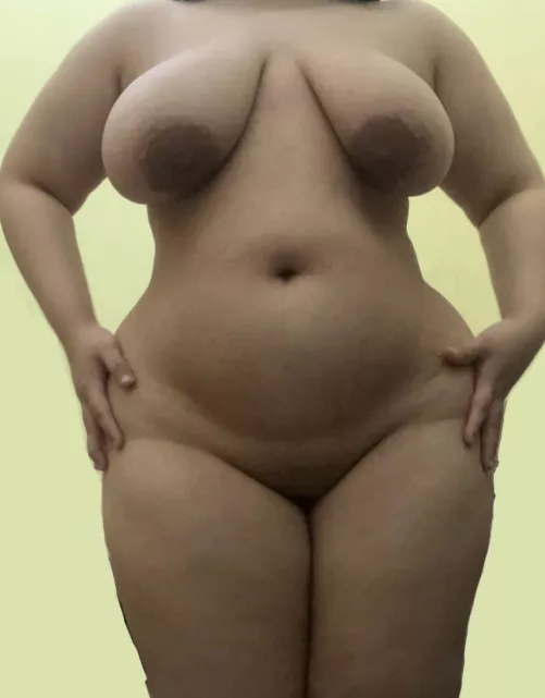 Just a girl who loves showing off so men can cum all over her body by Eyespleaser