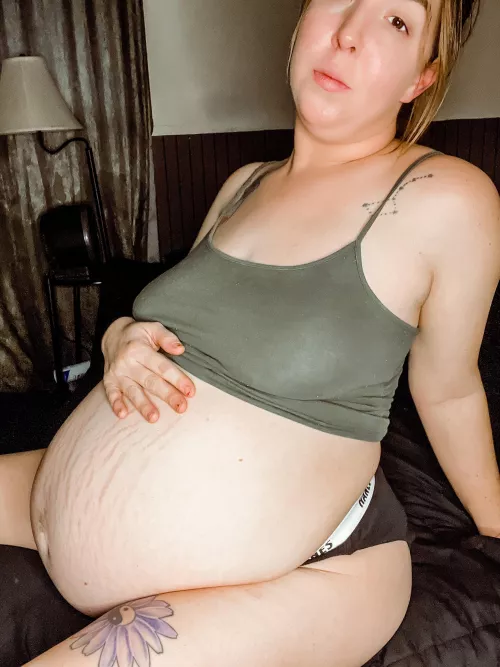 Just a naughty [MILF] who loves to be bred by ekywhore__xo