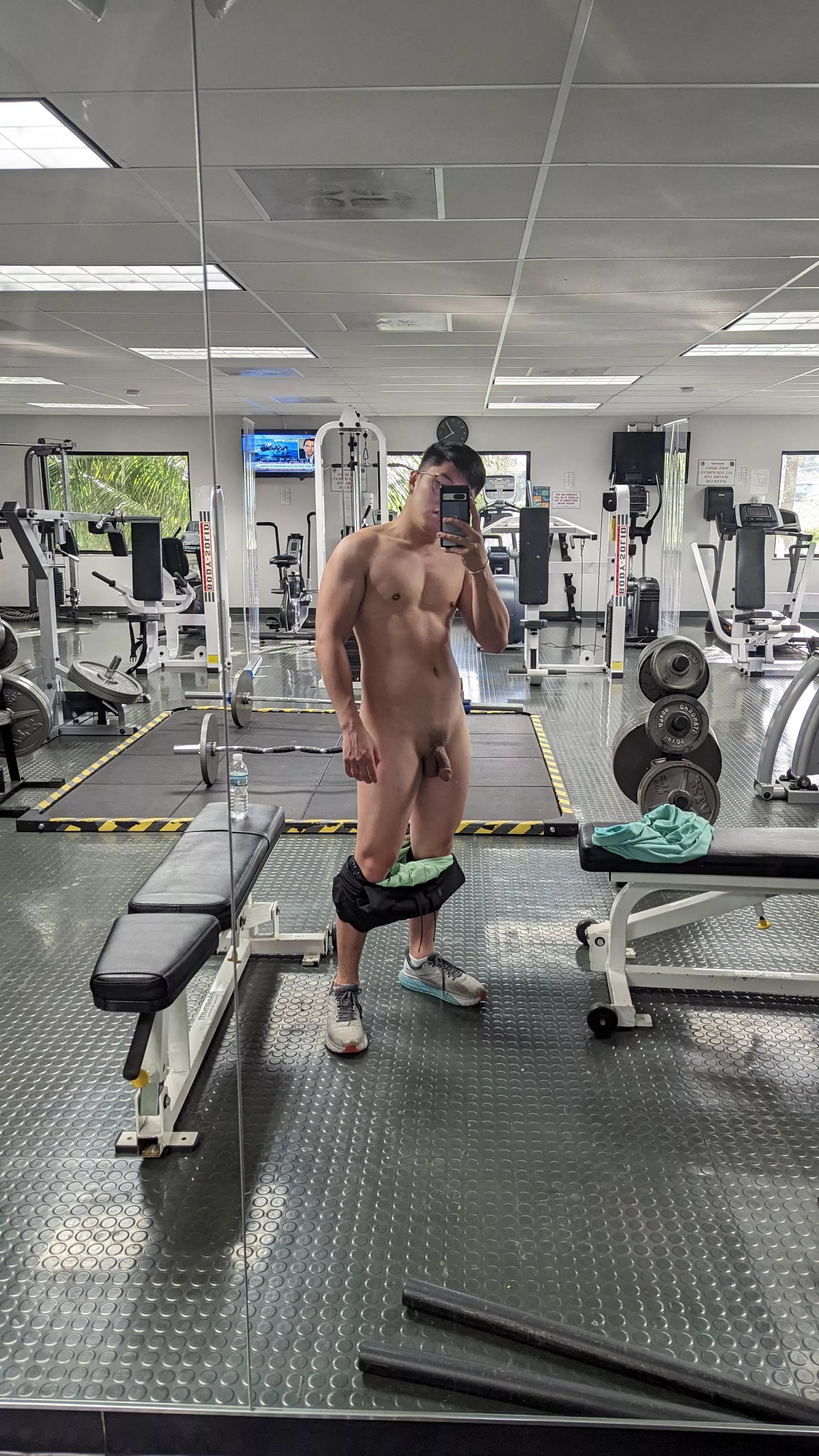 [M] This is why we like empty gyms!  posted by Chusaa
