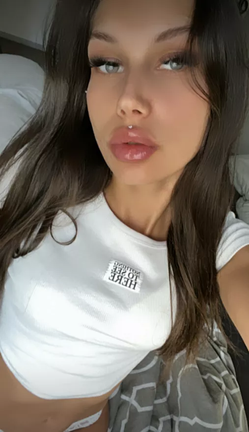 no bra under white today❤️ posted by Princess_Weapons