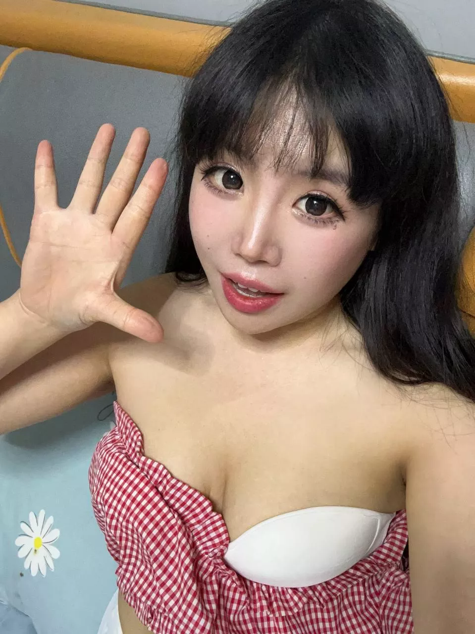 Perfectly imperfect, just the way you like it. Ready for some unforgettable fun? posted by live_chick