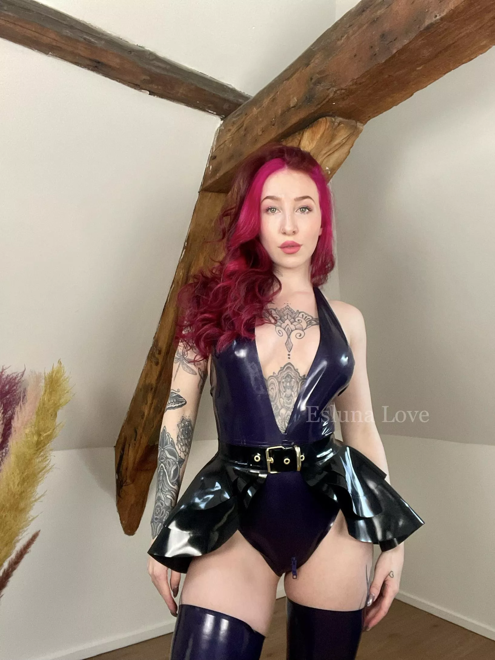 Serving the look  posted by Esluna-Love