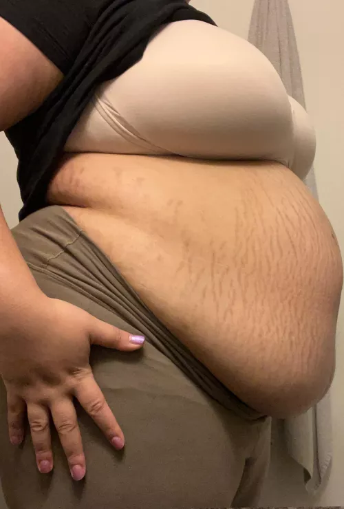 Side view of my tiger striped belly 😍😍 by mamadomme