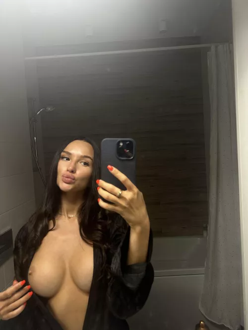 This pic makes me feel like an absolute goddess by emily_grace18