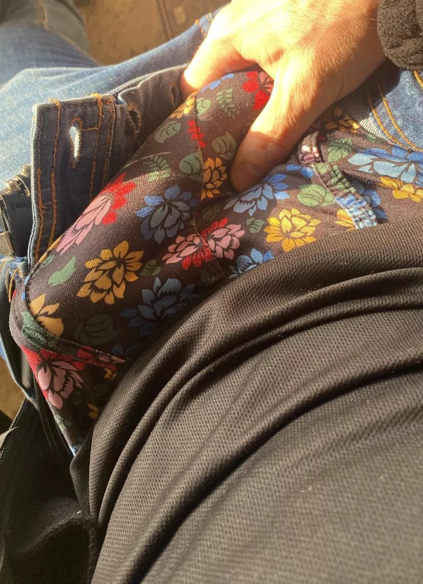 Too tight in them jeans  posted by DiscreetFreaks