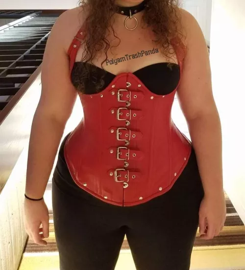 With hips like mine corsets aren't necessary, but who doesn't love red leather? 😘 by PolyamTrashPanda