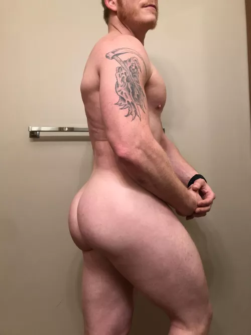 Would you say I have a bubble ass or something else? by theAssman8108