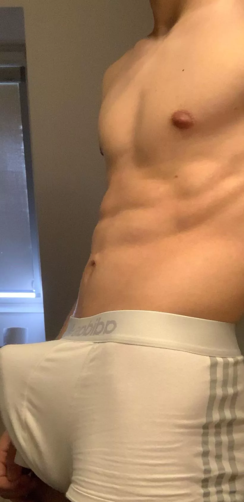 18 with abs and hung. Looking for guys with abs who show face. Hmu @justin_p001 posted by todd_maes22