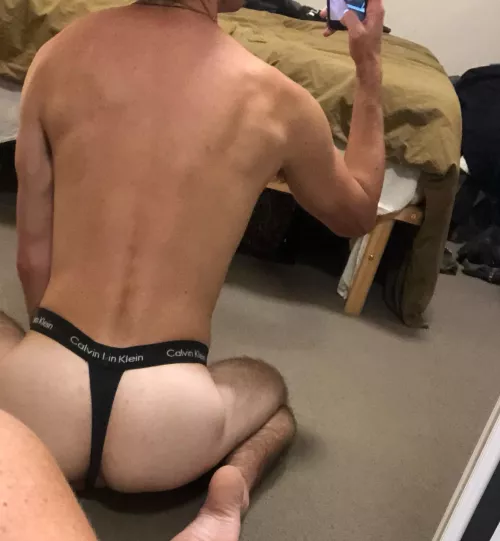 27 fit Aussie btm boy. Need a hung masc top. Snap jamesdeep23 with pic by jdeepin23
