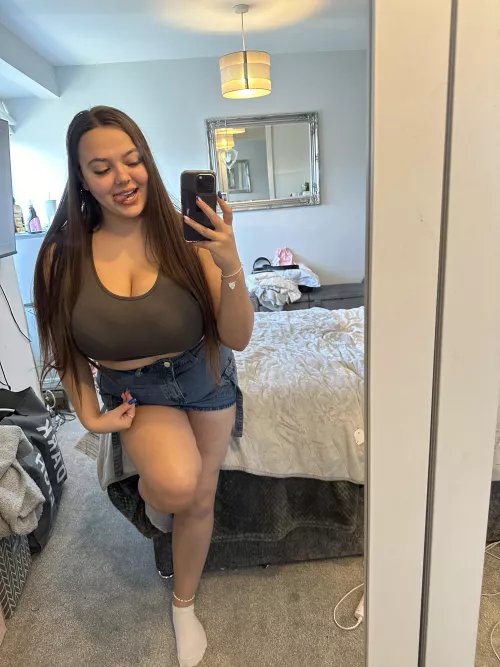 Am i looking hot like this by ladyofyourdreamz