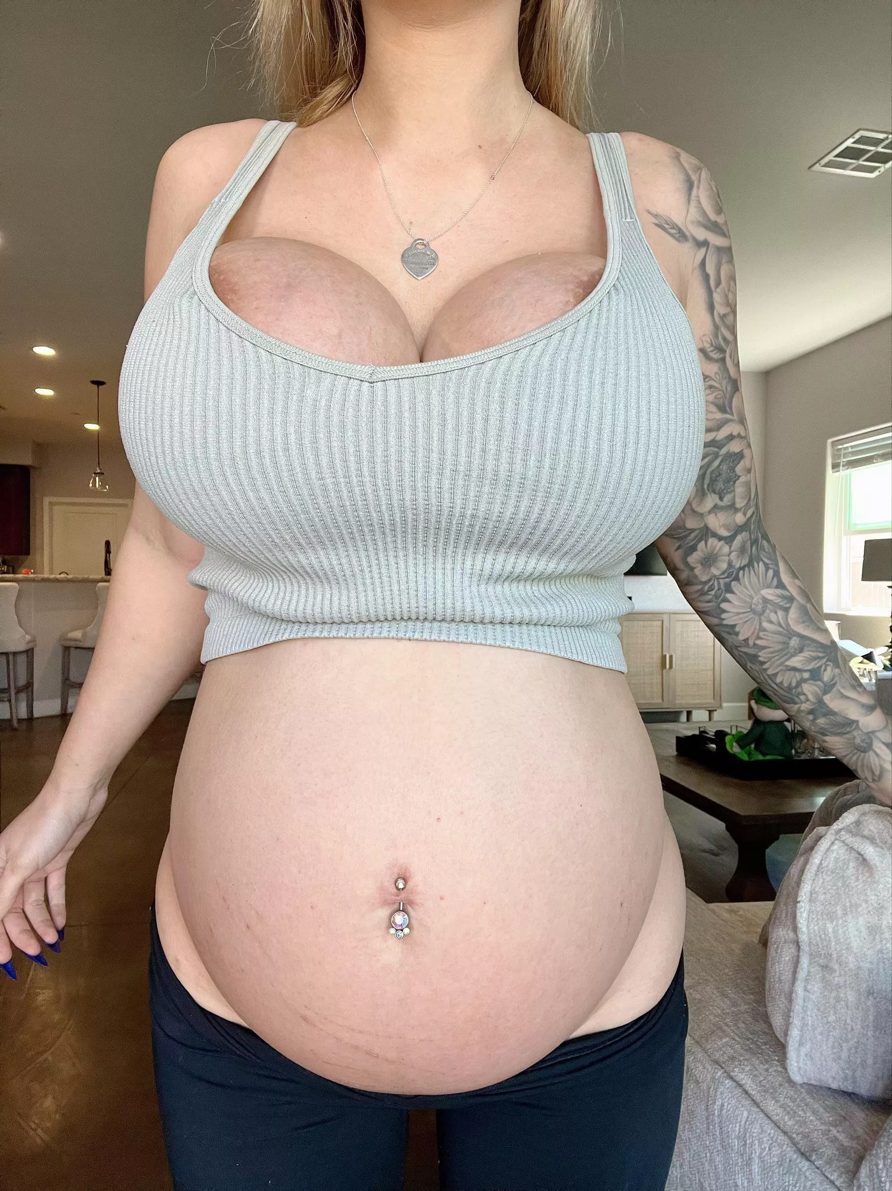 Can you describe my pregnant body in 1 word? 👀 posted by rawrseven