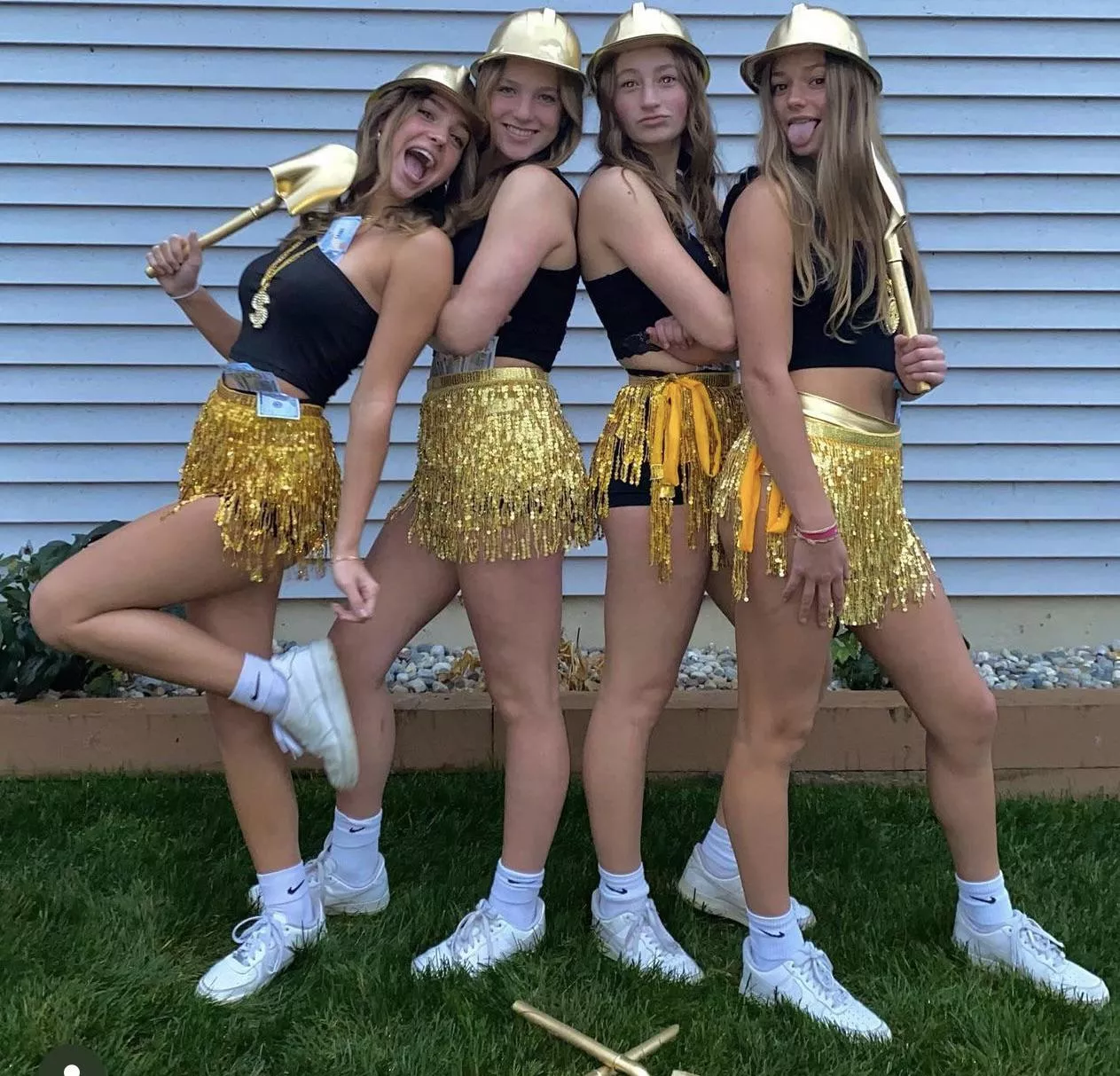 Can you pick just one gold digger? [4] posted by Training-Lime-1644