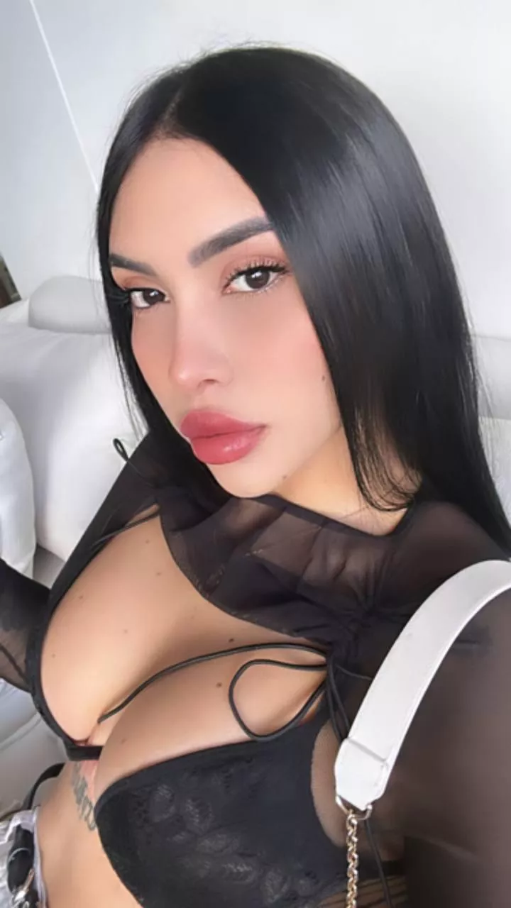 Do i look sexy in this croptop? posted by triuneSixties60