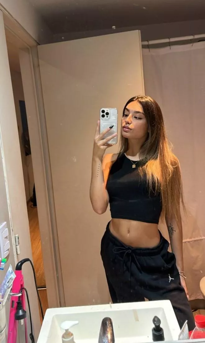 Do i look sexy in this croptop? [F18] posted by FunRegister3289