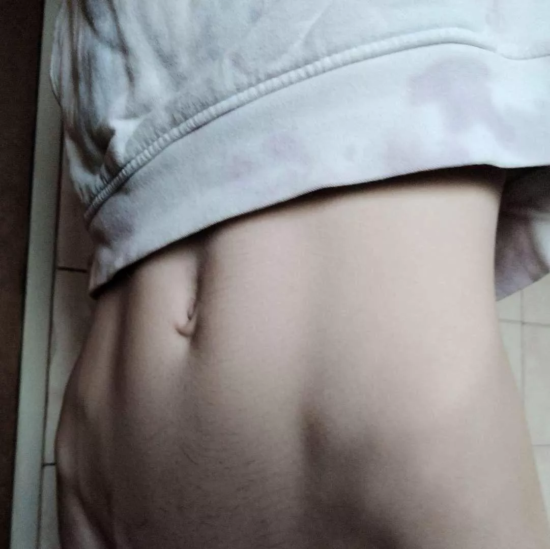 Do you like tight tummies?😏💦 posted by darling_reaper