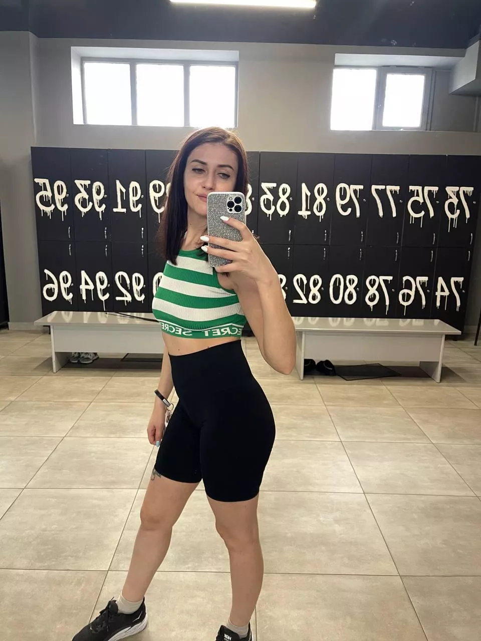 Every workout, it's a new photo in the mirror😅 posted by megan_vikkk