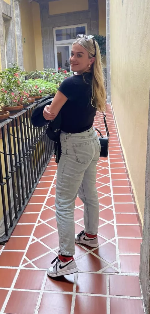 Gorgeous by Pale-Mouse-2773