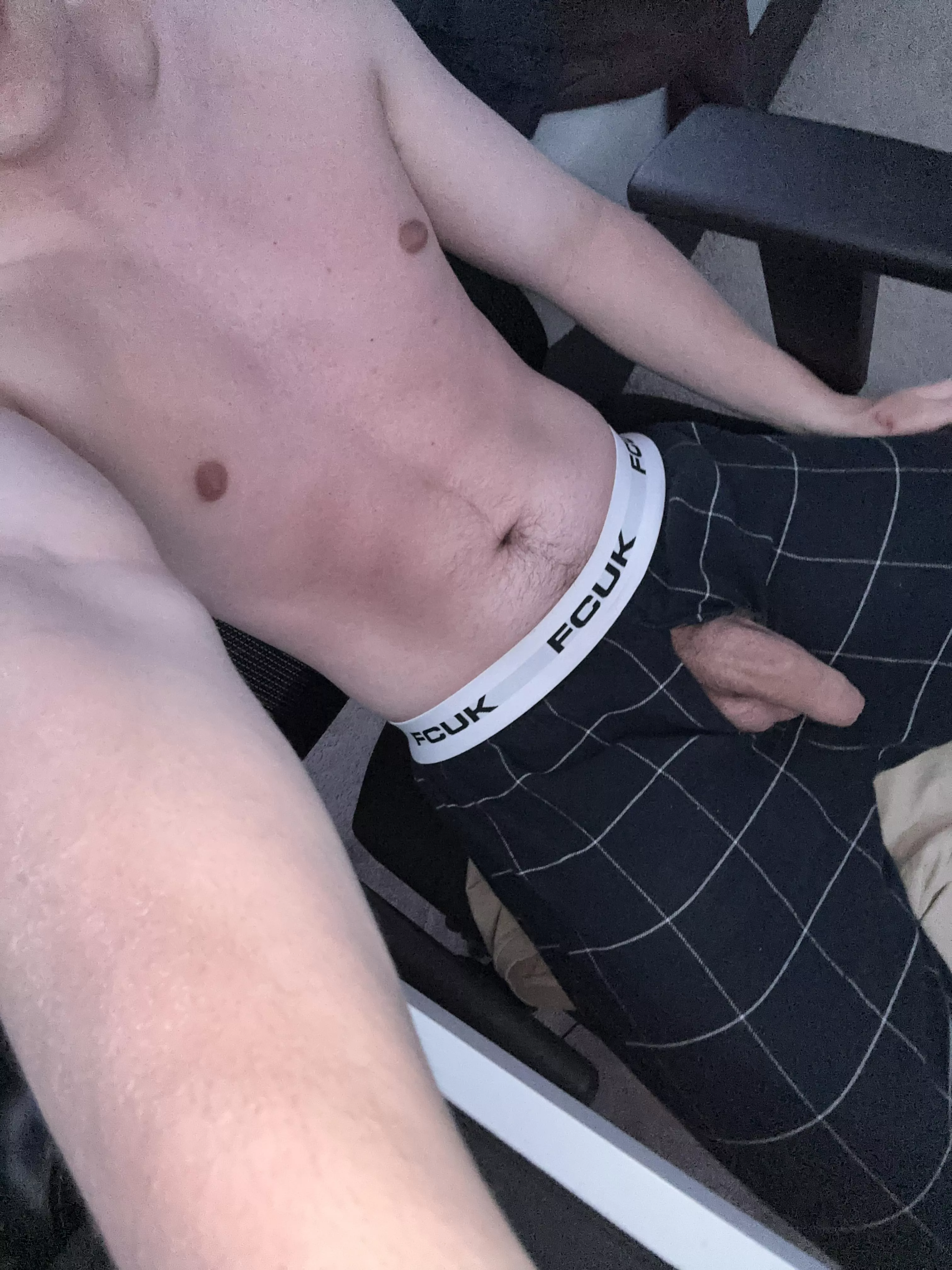 Horny 18 posted by Fluid_Bite2101