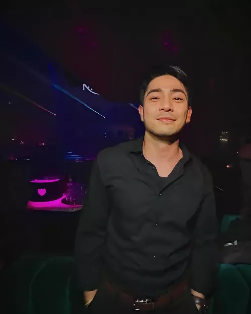 I don't know any pickup lines but imma pick you up at 8. by king_leo_ace88