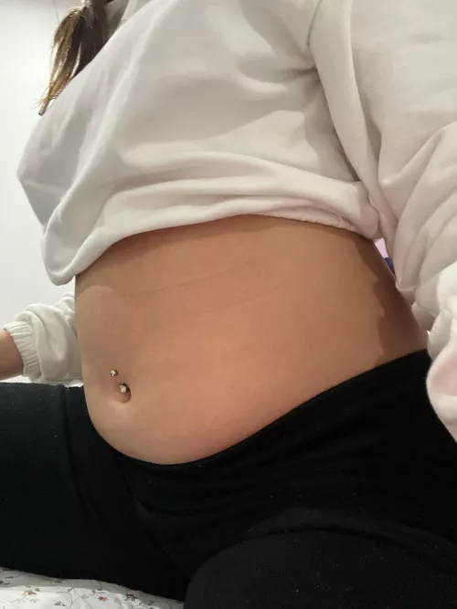 I want to swell my belly by VirtualRussell