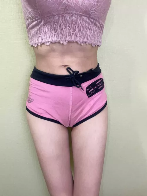 juicy peach in shorts by theresolutefusion