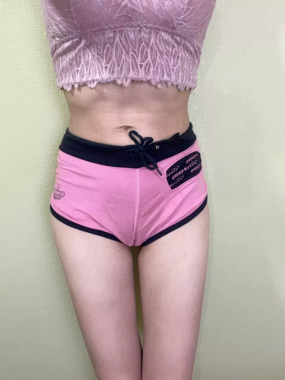 juicy peach in shorts posted by theresolutefusion