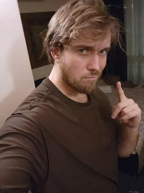 Last night in that hotel room by LongJohnDeacon