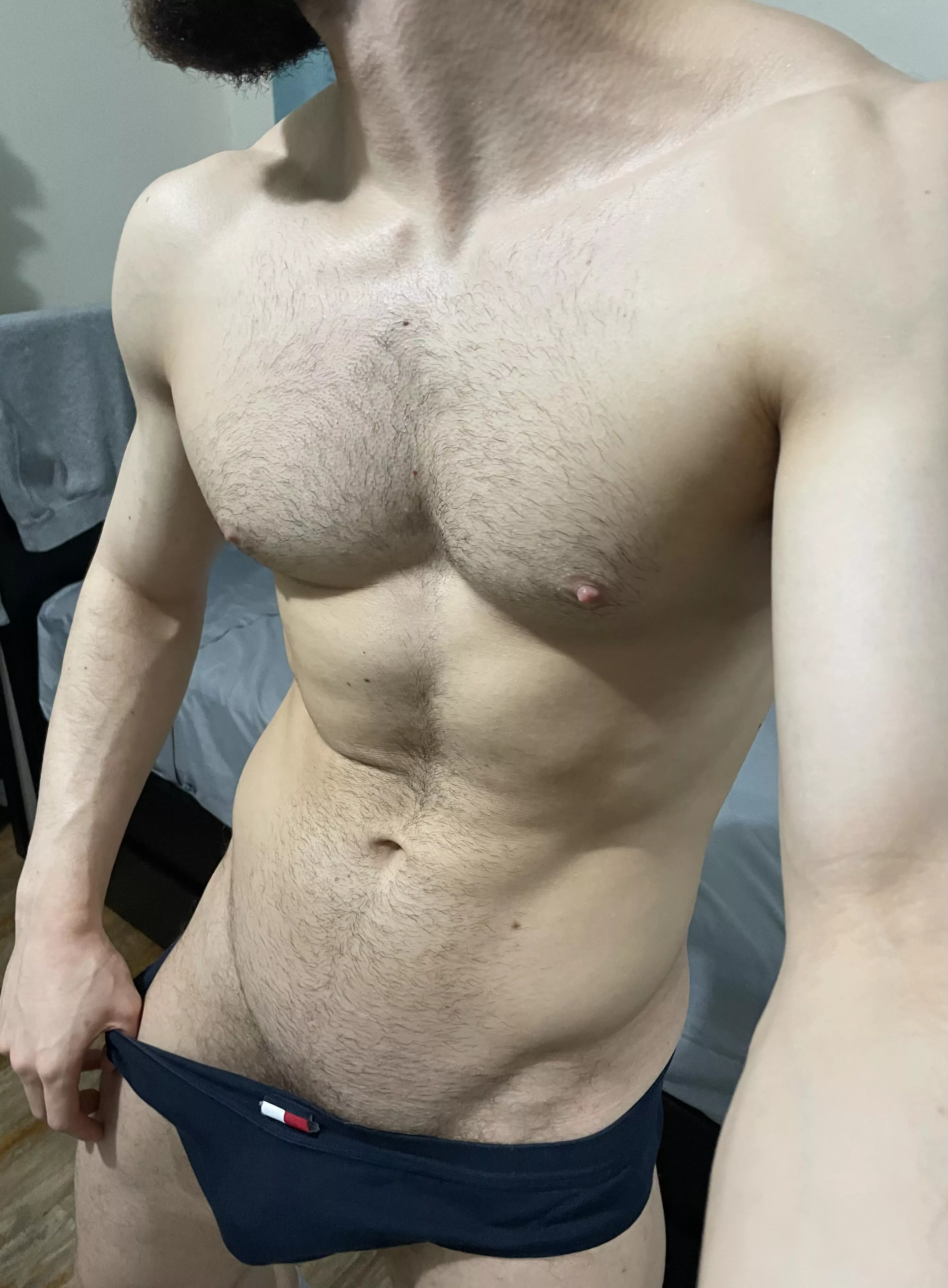 Love how slim these briefs are 😌 posted by deoctubre